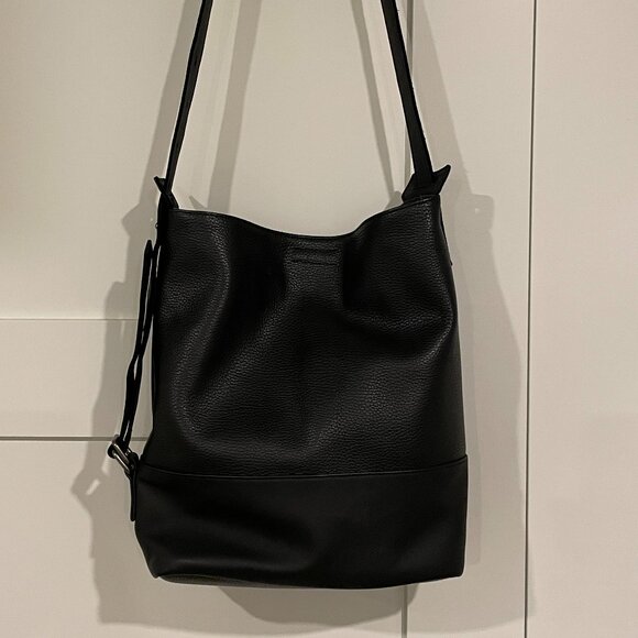 Leather tote/crossbody/shoulder/bucket bag - Picture 2 of 9